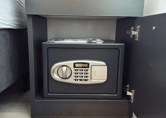 شقة Monachus فير